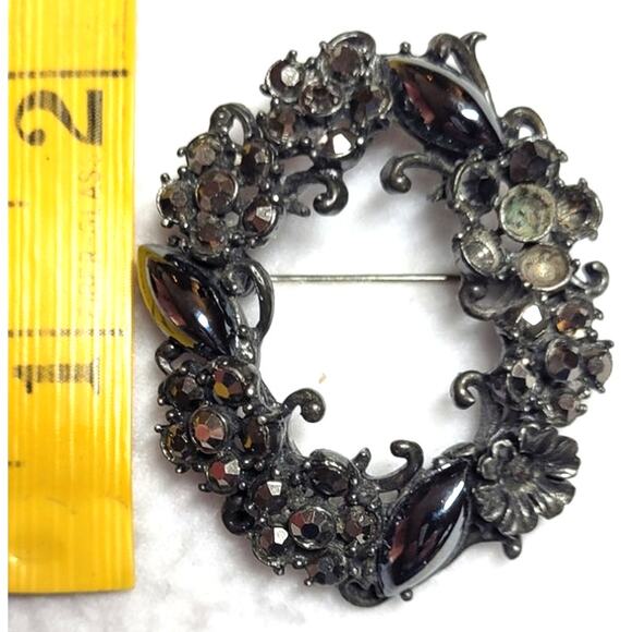 Vtg Hollycraft Brooch MCM Oval Wreath Circle Black Flowers Rhinestones Hematite - Picture 2 of 7